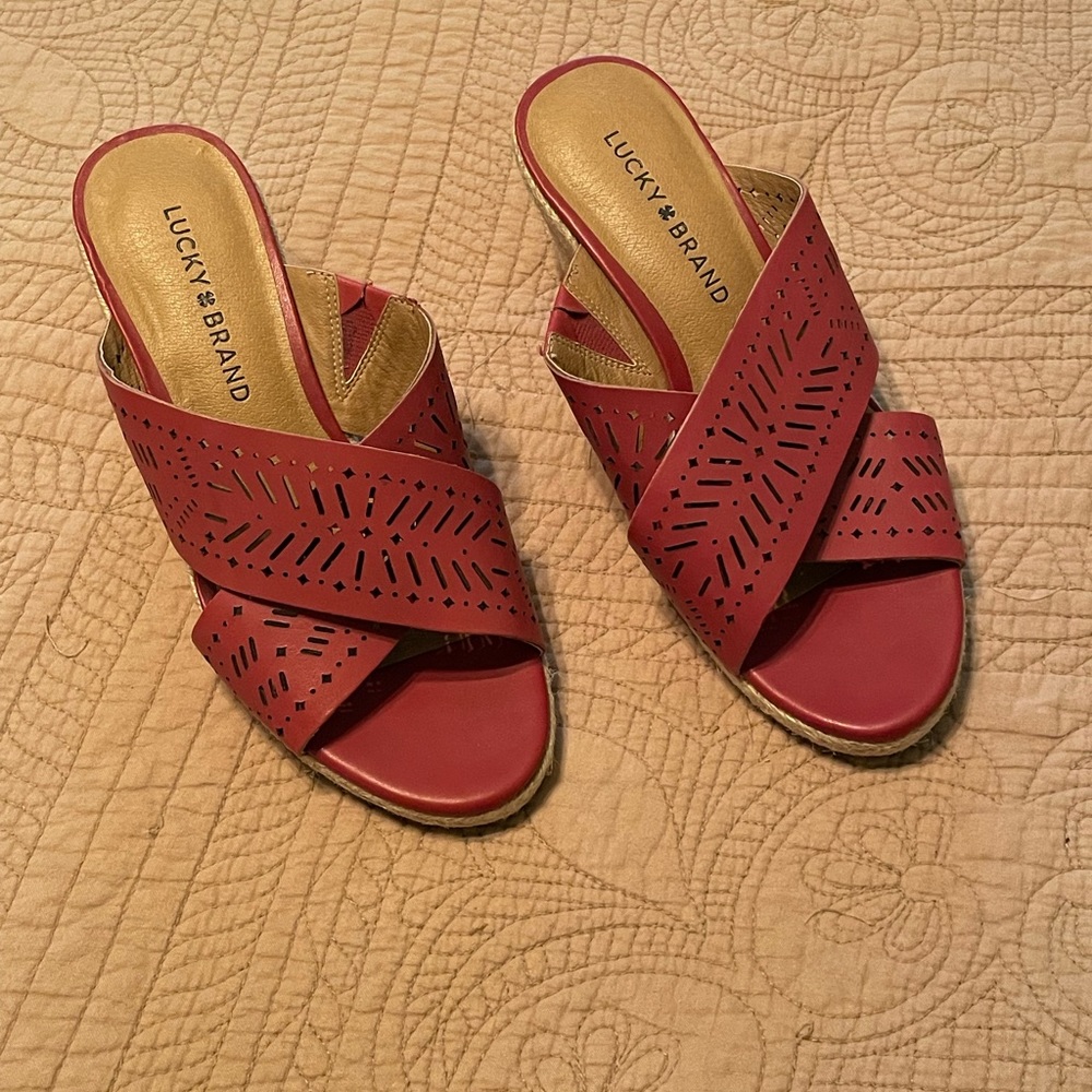 Size 6 1/2 Lucky Brand sandal